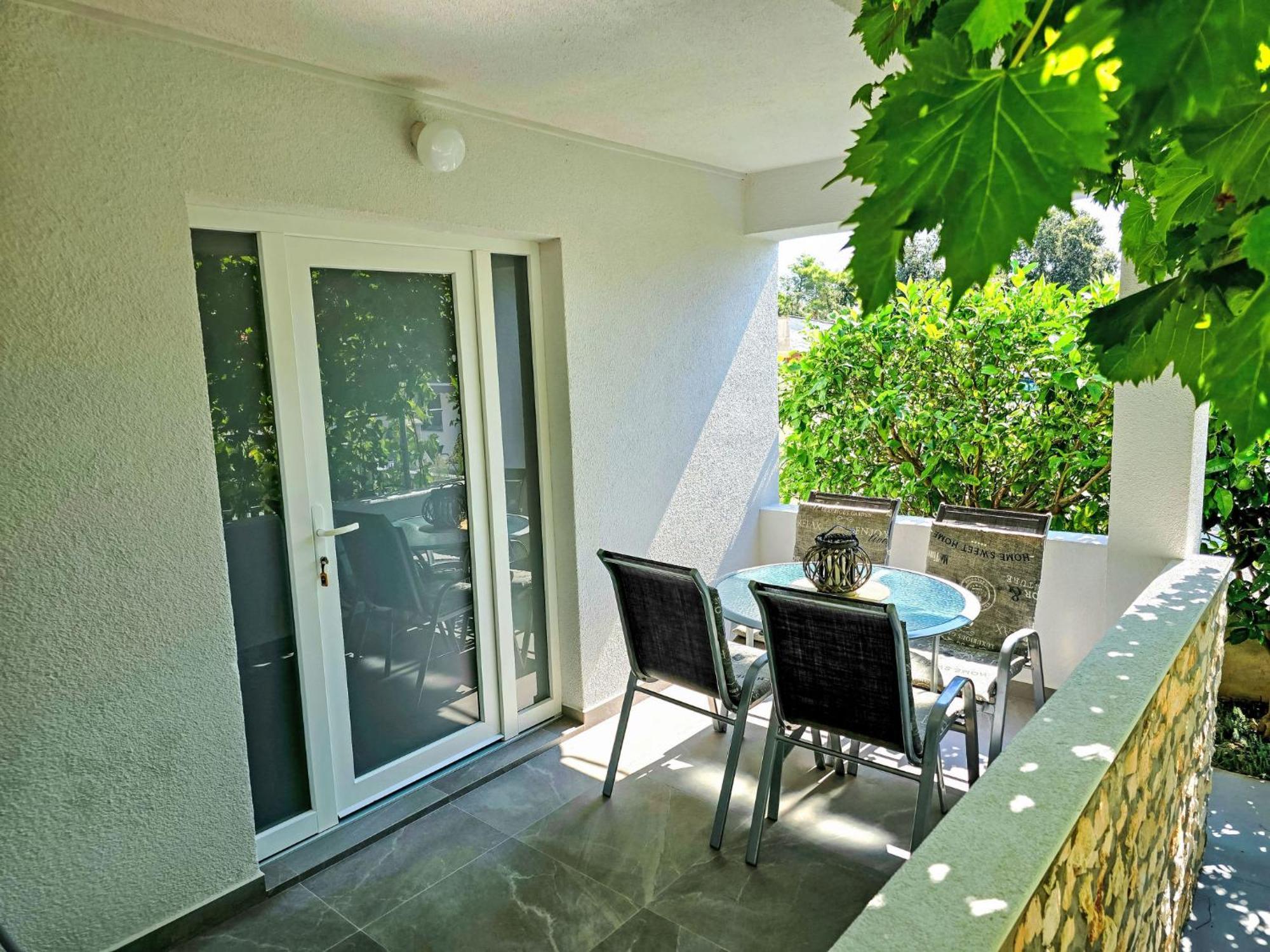 Tome - Vir129 By Interhome *